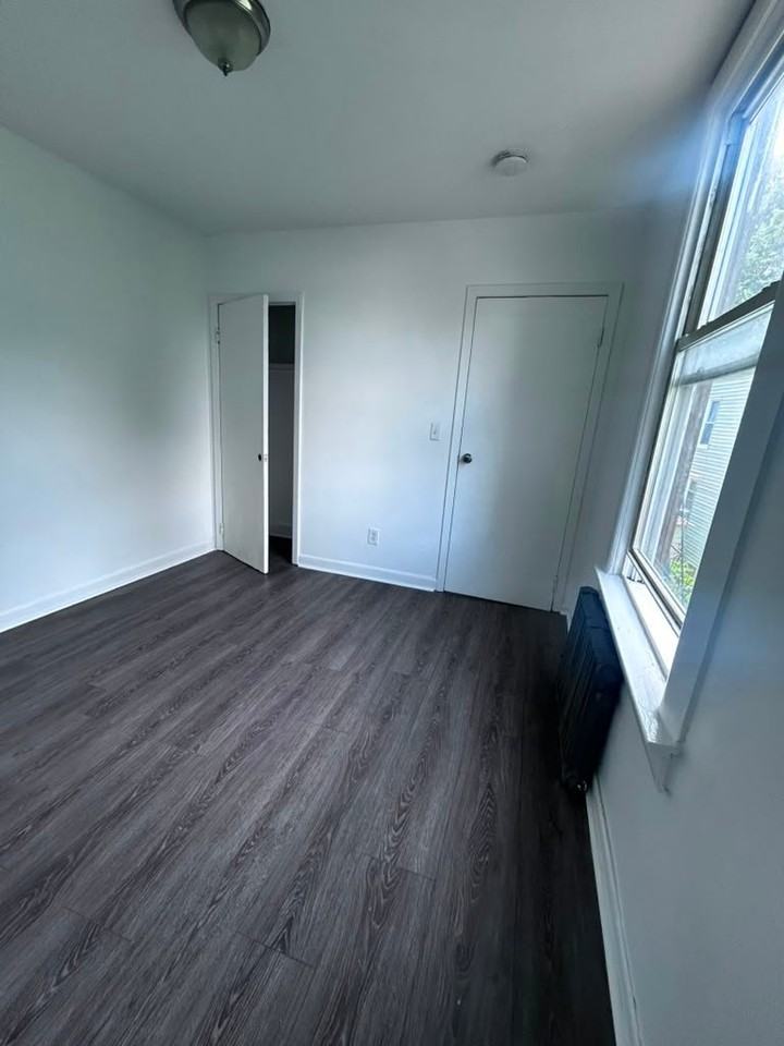 43 Currans Ln #3R - Photo 2 of 9