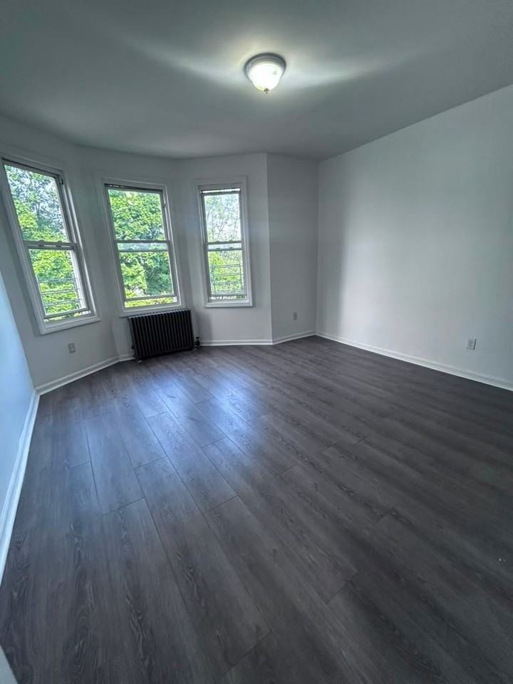 43 Currans Ln #3R - Photo 6 of 9
