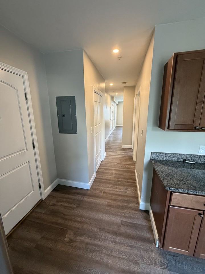 1039 Main Street, Worcester - Photo 3 of 27