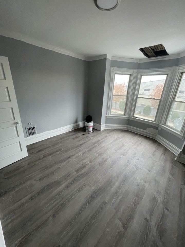1611 1/2 W Allen St - Photo 6 of 13