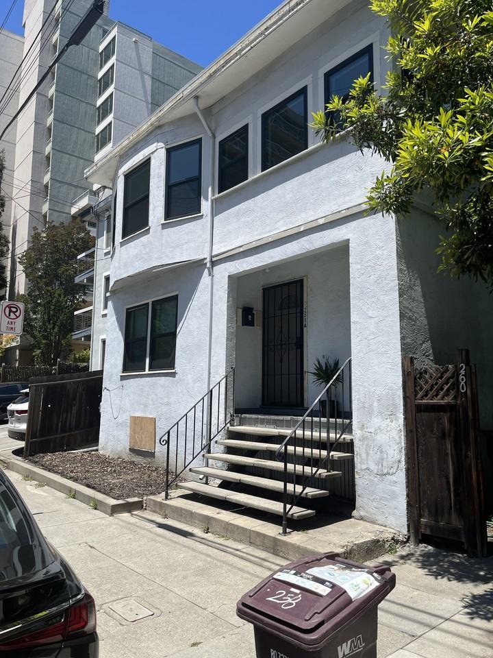 258 28th St #258B - Photo 2 of 11