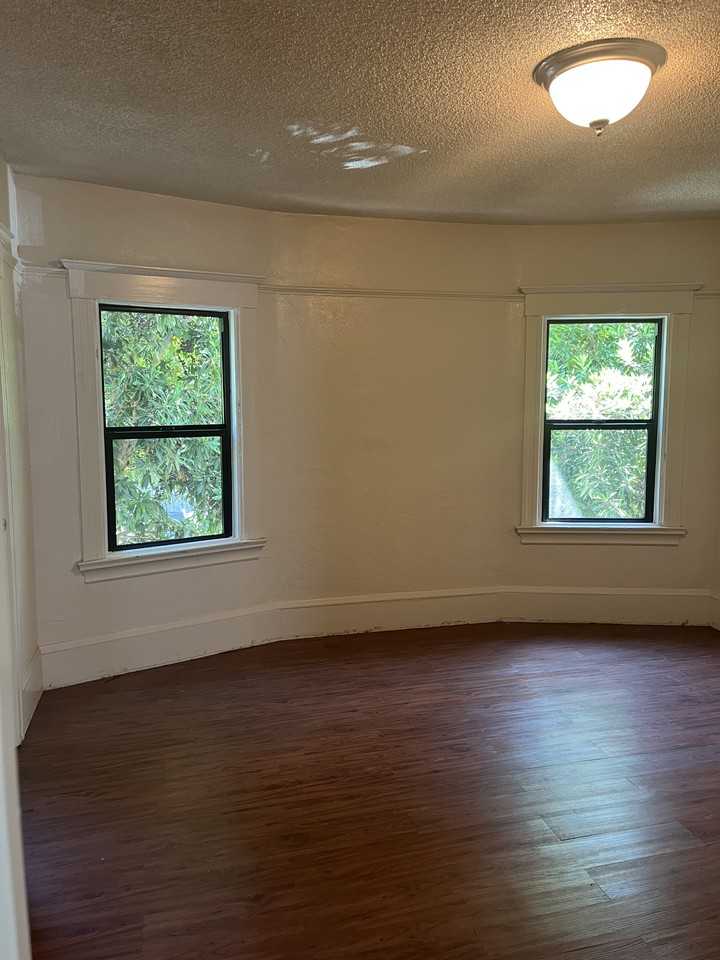 258 28th St #258B - Photo 4 of 11