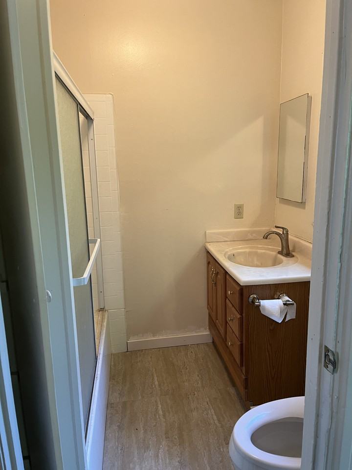 258 28th St #258B - Photo 5 of 11