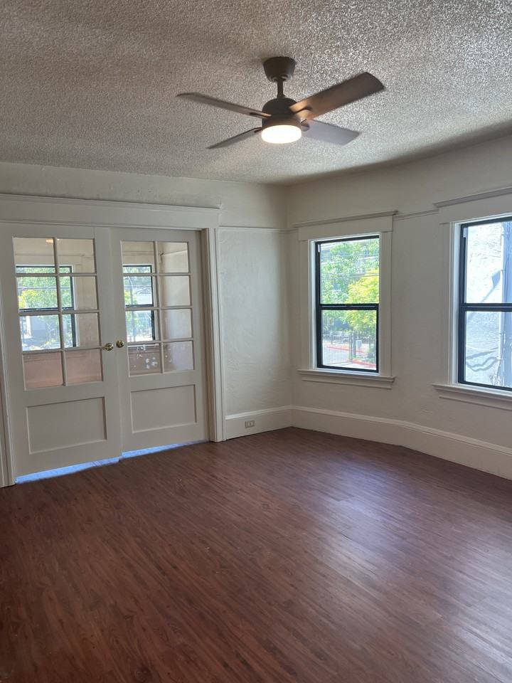 258 28th St #258B - Photo 6 of 11