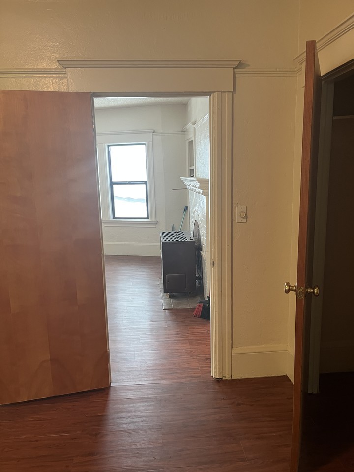 258 28th St #258B - Photo 7 of 11