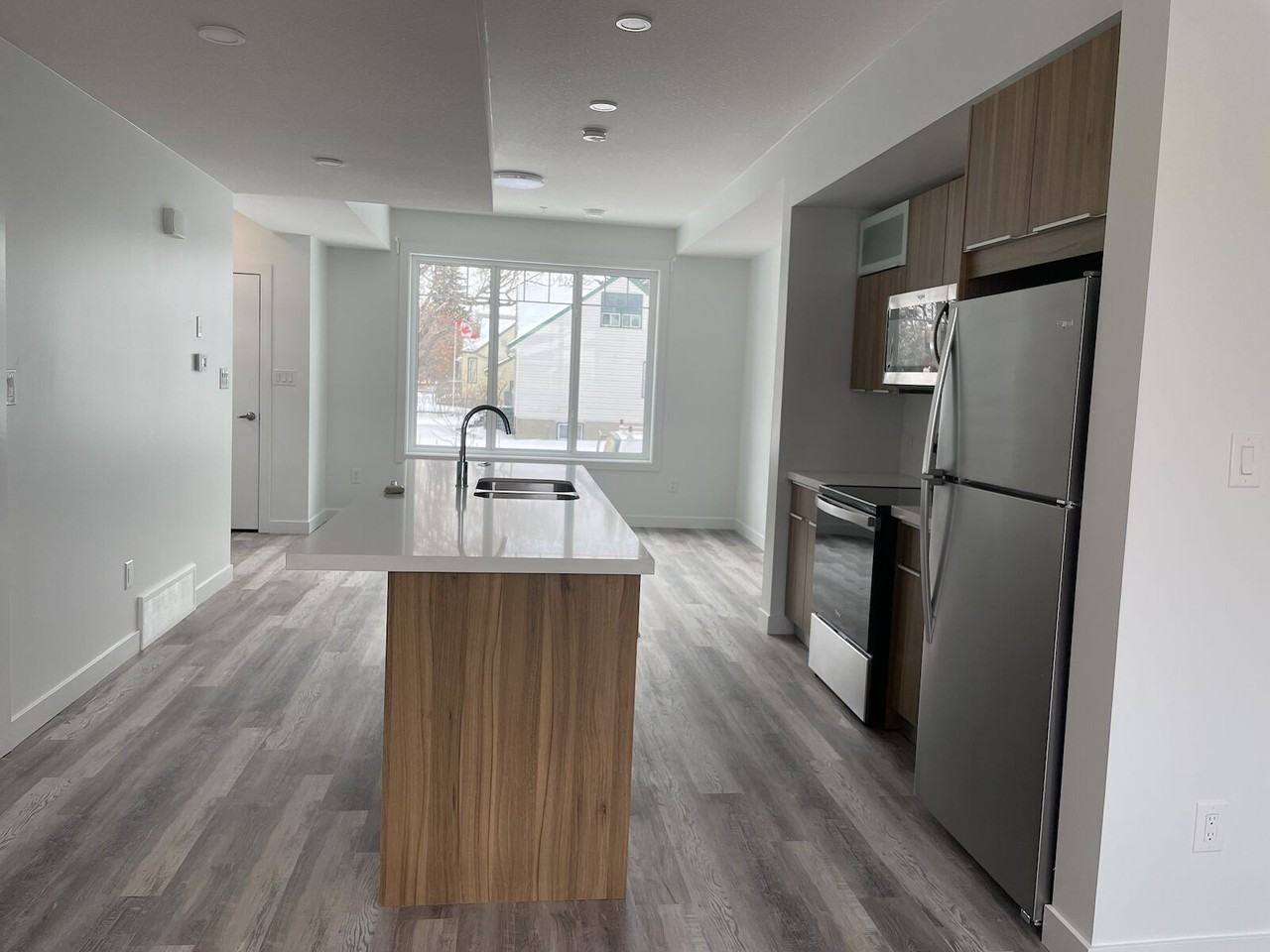 12104 87 St Nw - Photo 2 of 23