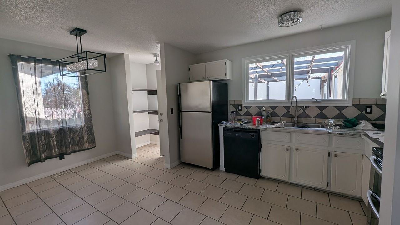 928 Pinecliff Dr Ne - Photo 5 of 11