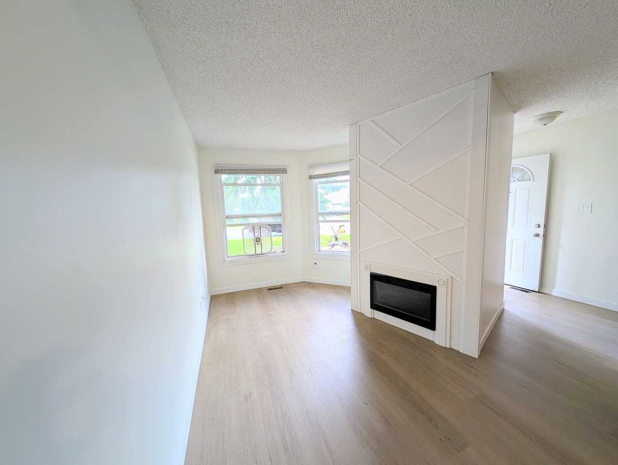 10453 24 Ave Nw - Photo 2 of 17