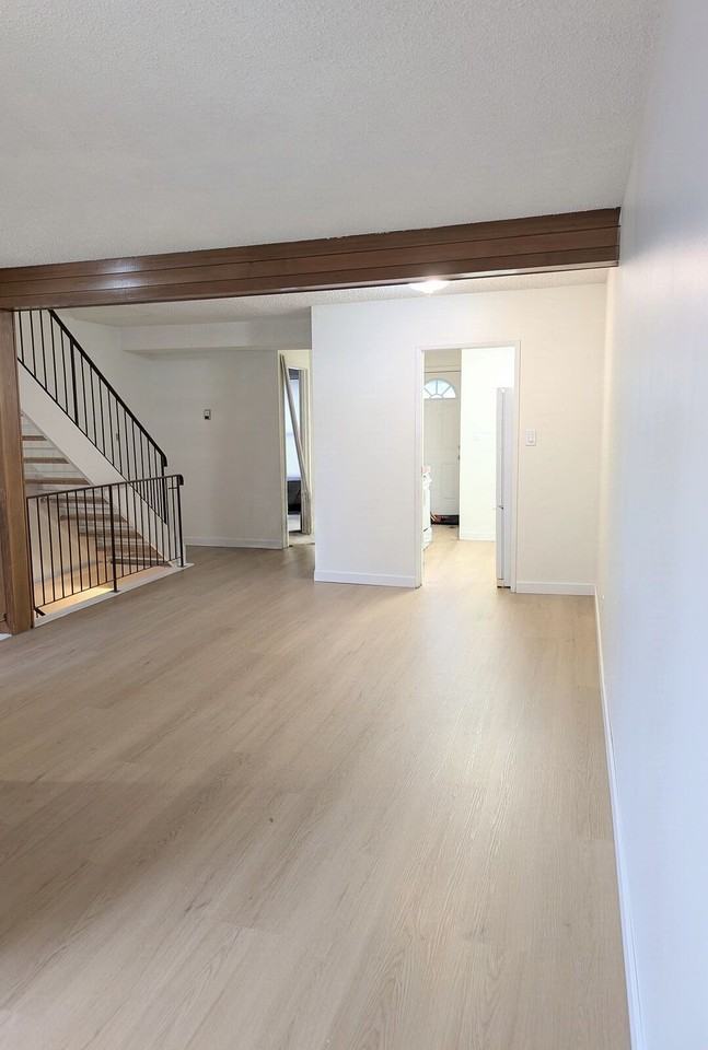 10453 24 Ave Nw - Photo 7 of 17