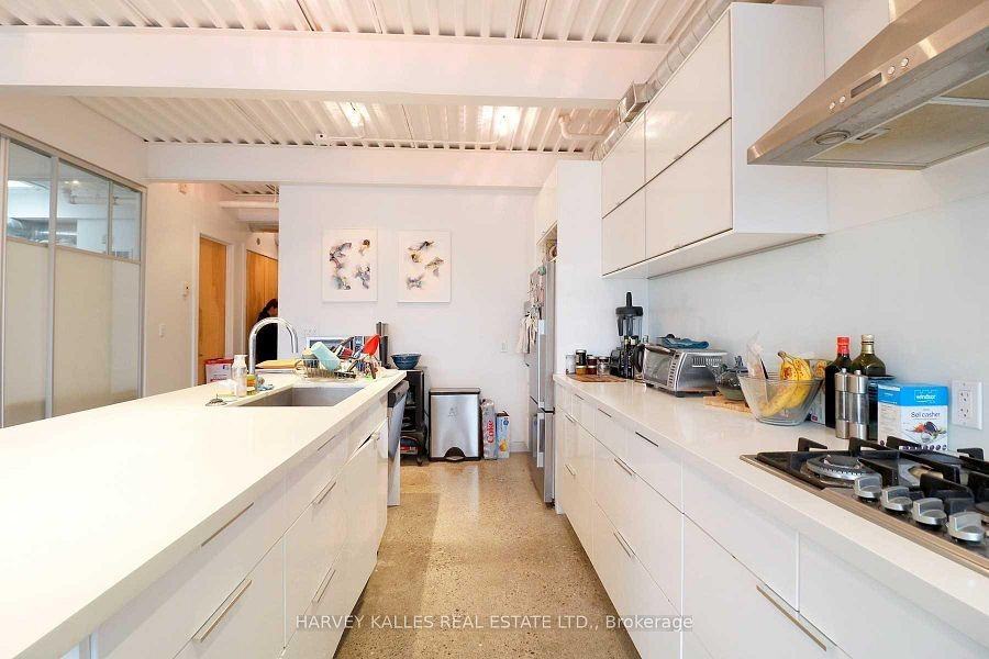 214 Bathurst Street #PH3A - Photo 7 of 20