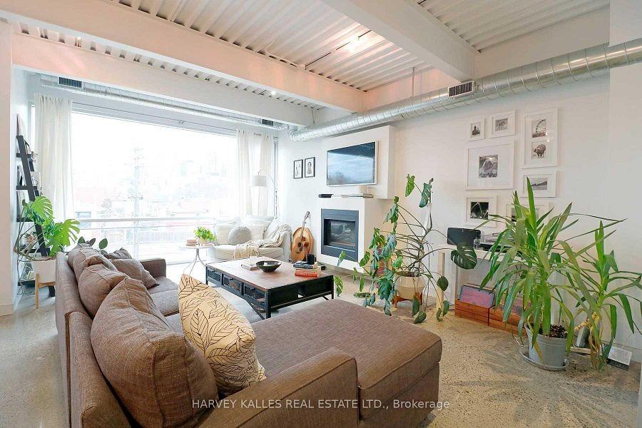 214 Bathurst Street #PH3A - Photo 4 of 20