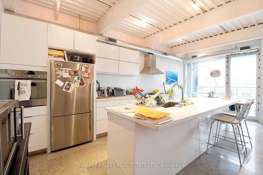 214 Bathurst Street #PH3A - Photo 6 of 20