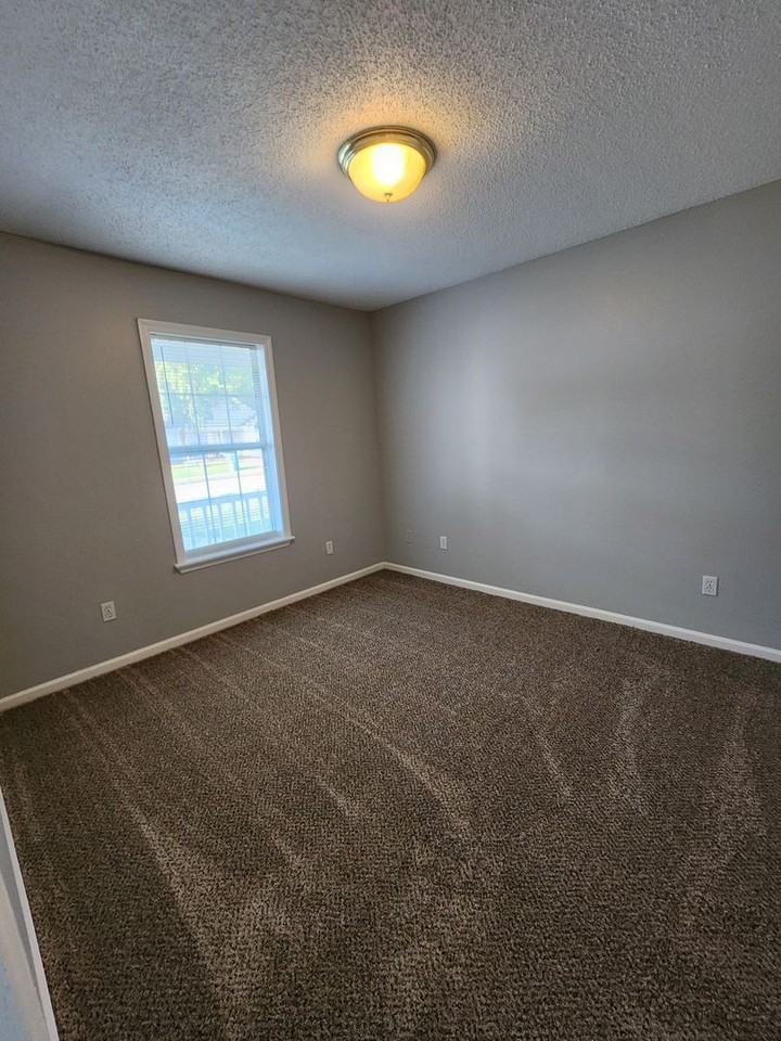 4126 Sedgwyck Ln - Photo 4 of 11