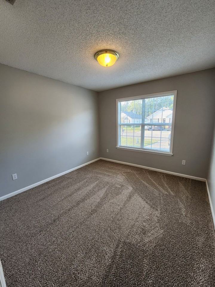 4126 Sedgwyck Ln - Photo 5 of 11