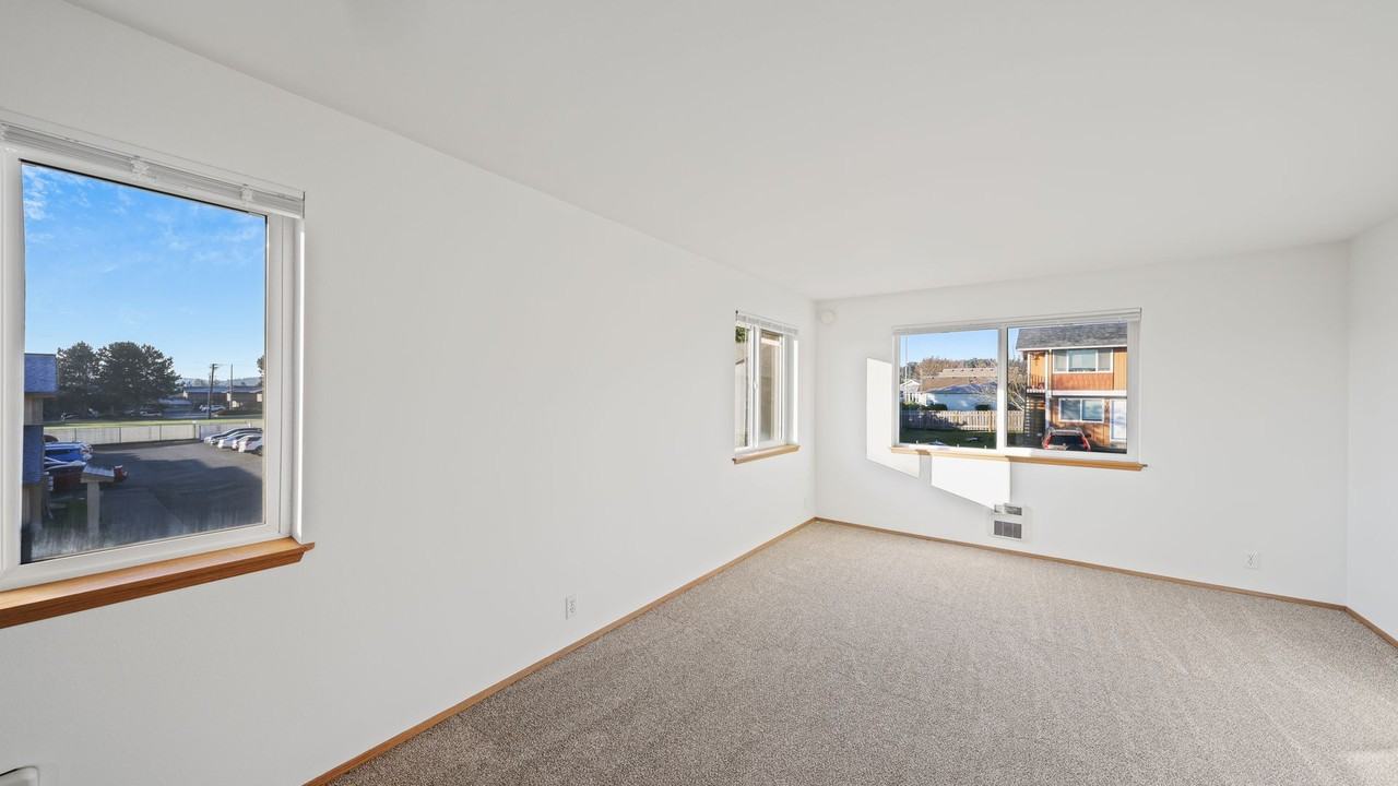 101 S Oak Harbor St #B102 - Photo 2 of 20