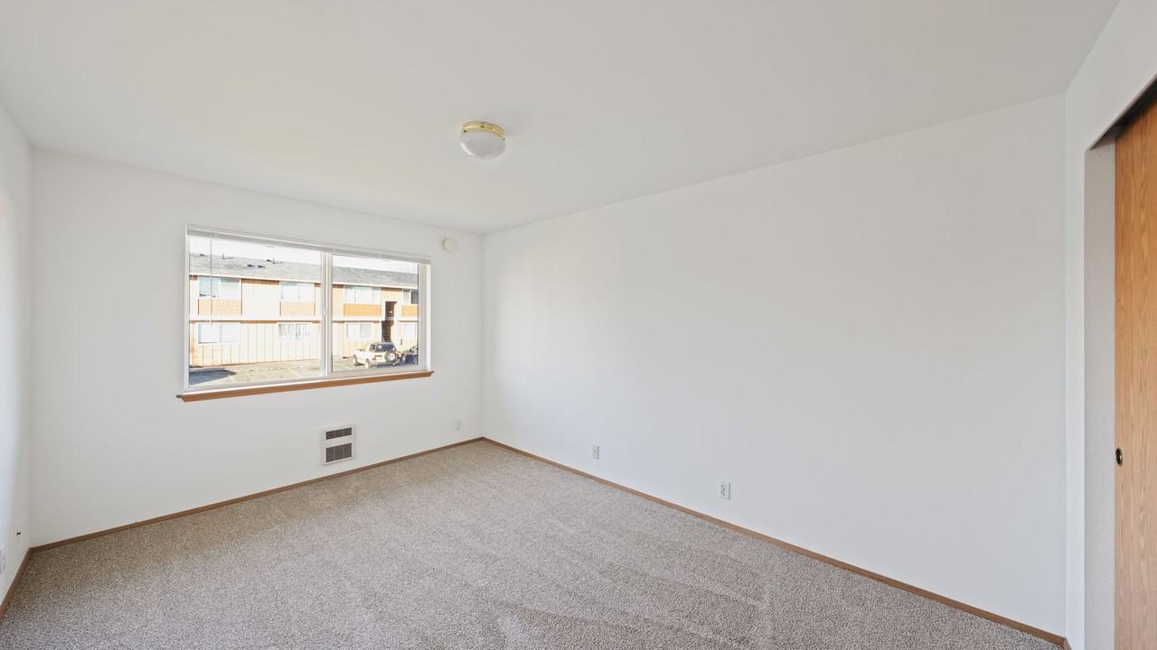 101 S Oak Harbor St #B102 - Photo 7 of 20
