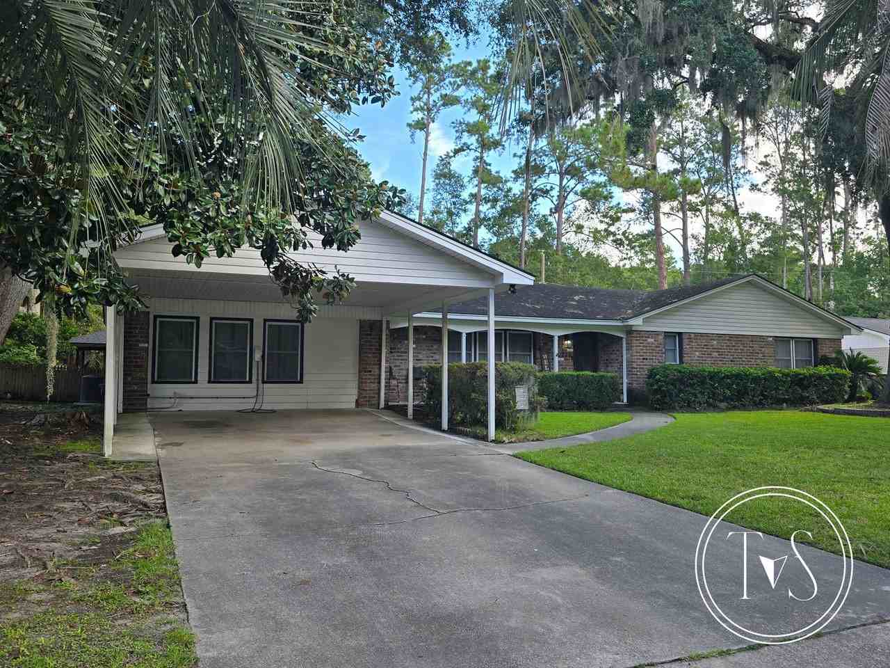 728 Windsor Rd - Photo 3 of 18