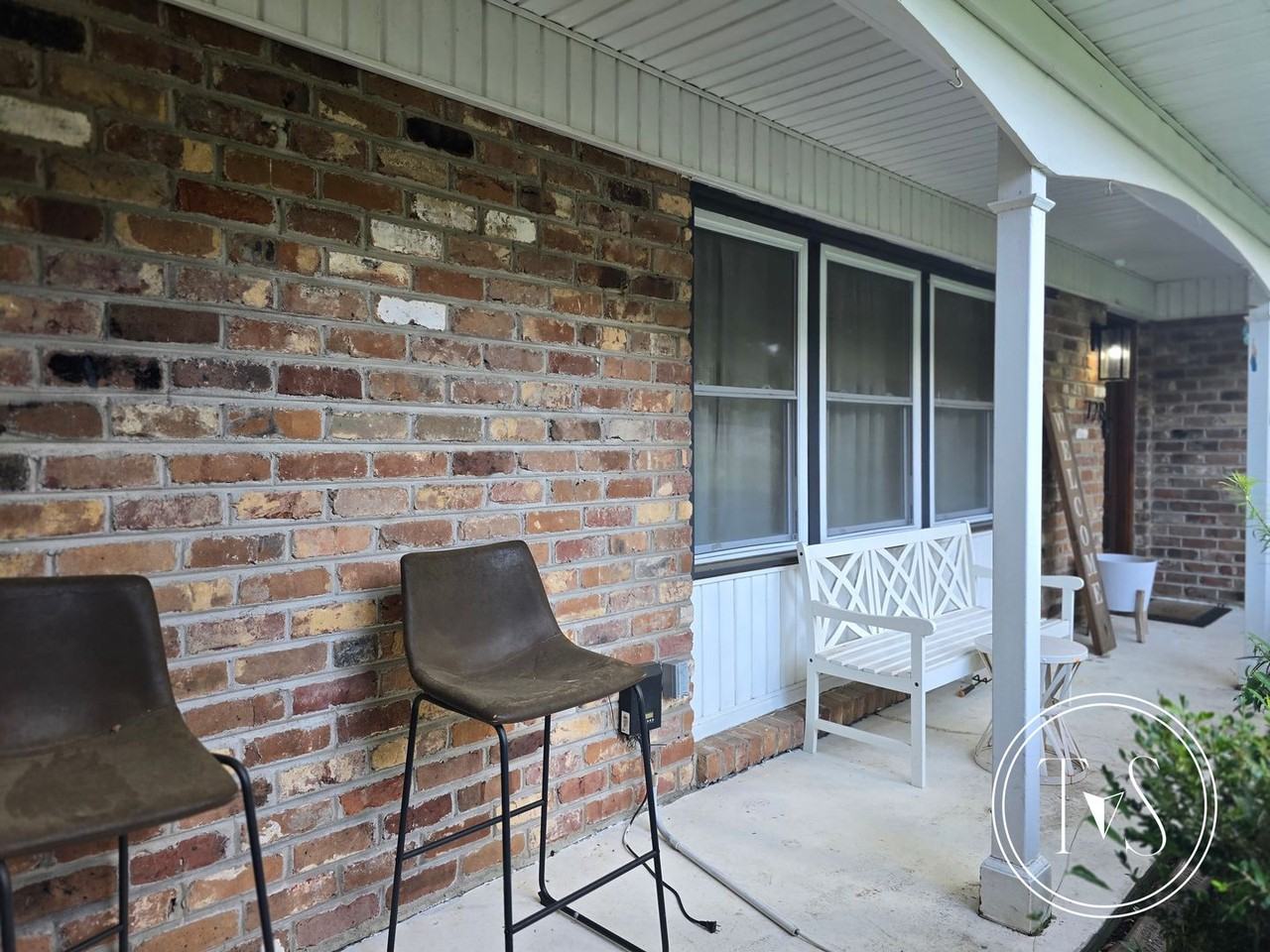 728 Windsor Rd - Photo 4 of 18