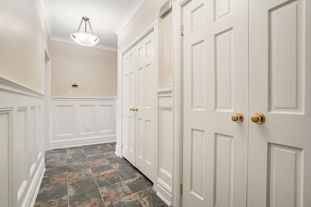 982 Fisher Ave - Photo 2 of 23