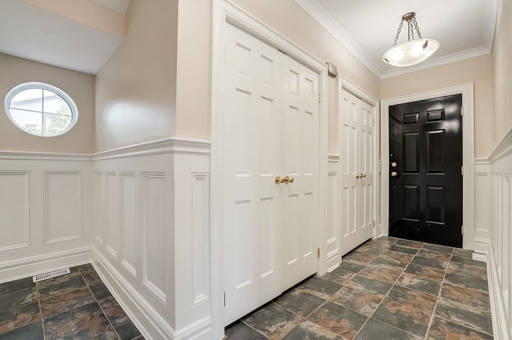 982 Fisher Ave - Photo 3 of 23