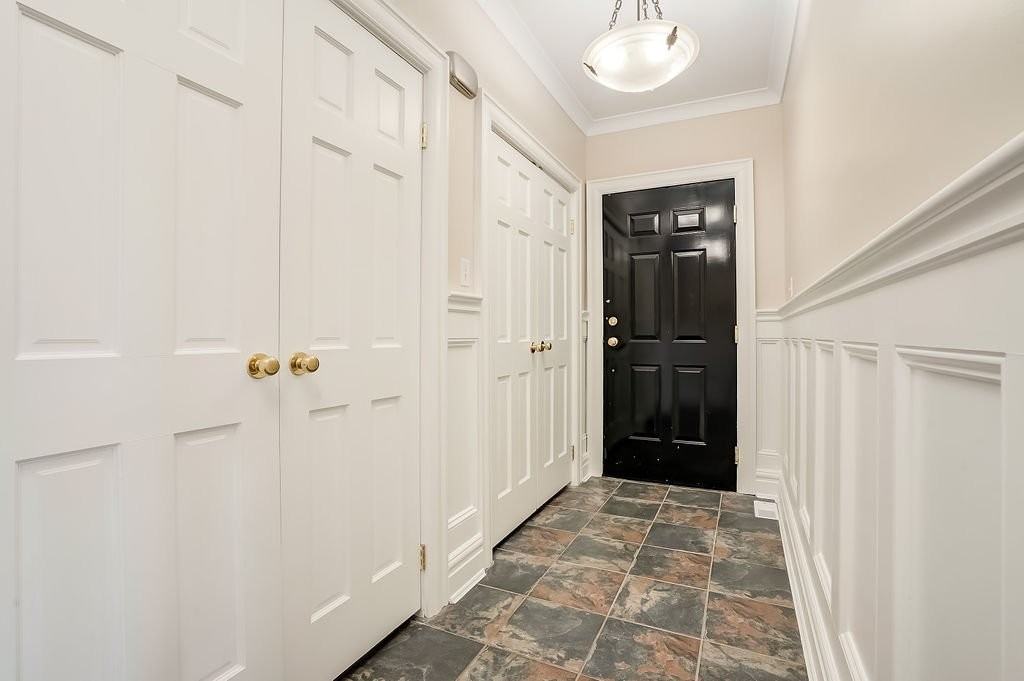 982 Fisher Ave - Photo 4 of 23