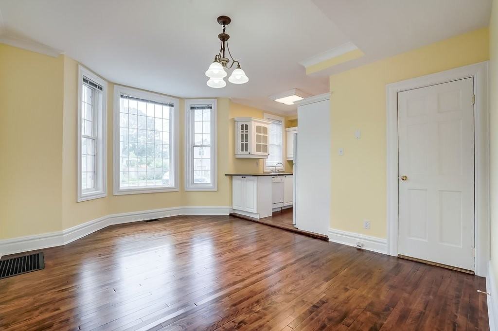 982 Fisher Ave - Photo 5 of 23