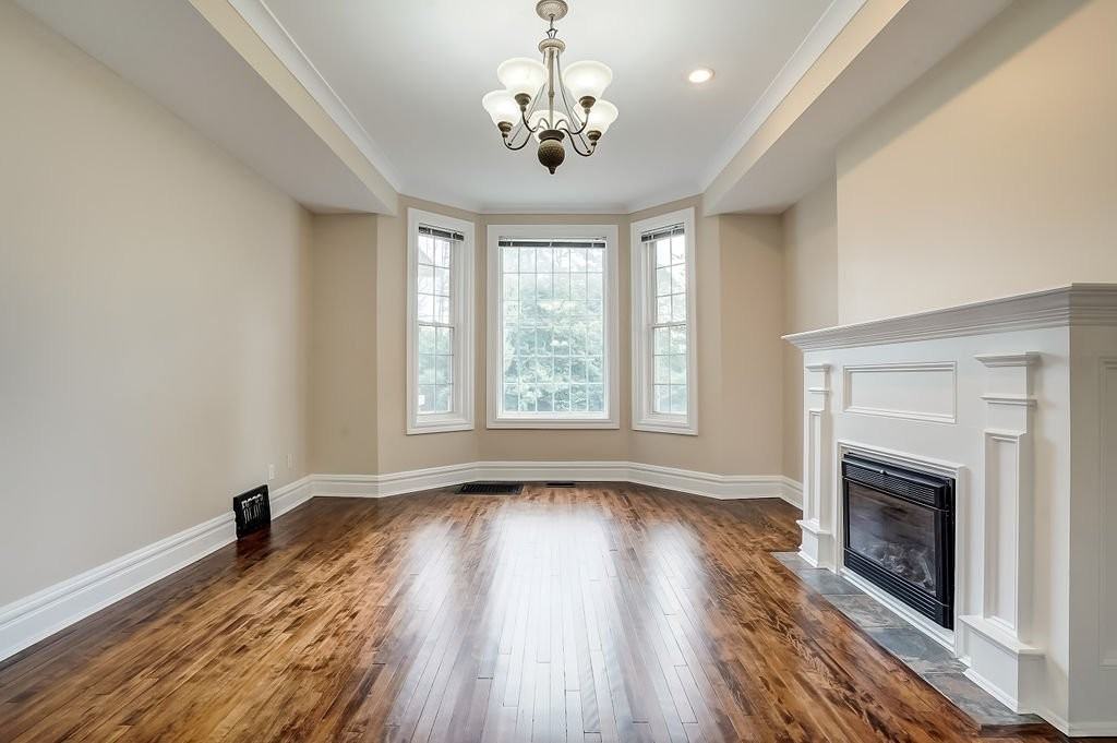 982 Fisher Ave - Photo 7 of 23