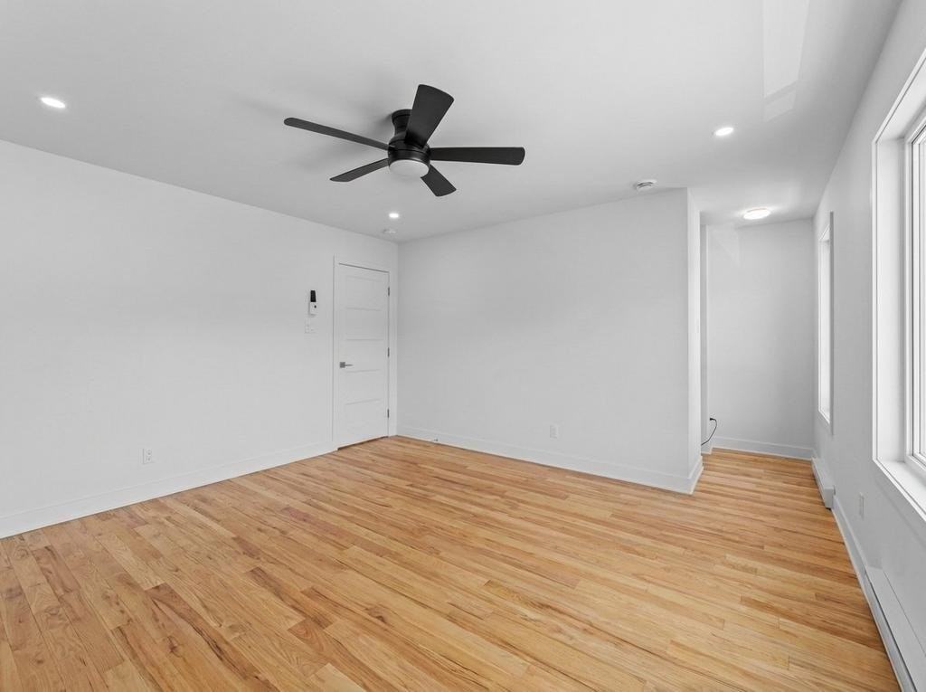 7176 Rue Marie-Desjardins - Photo 5 of 15