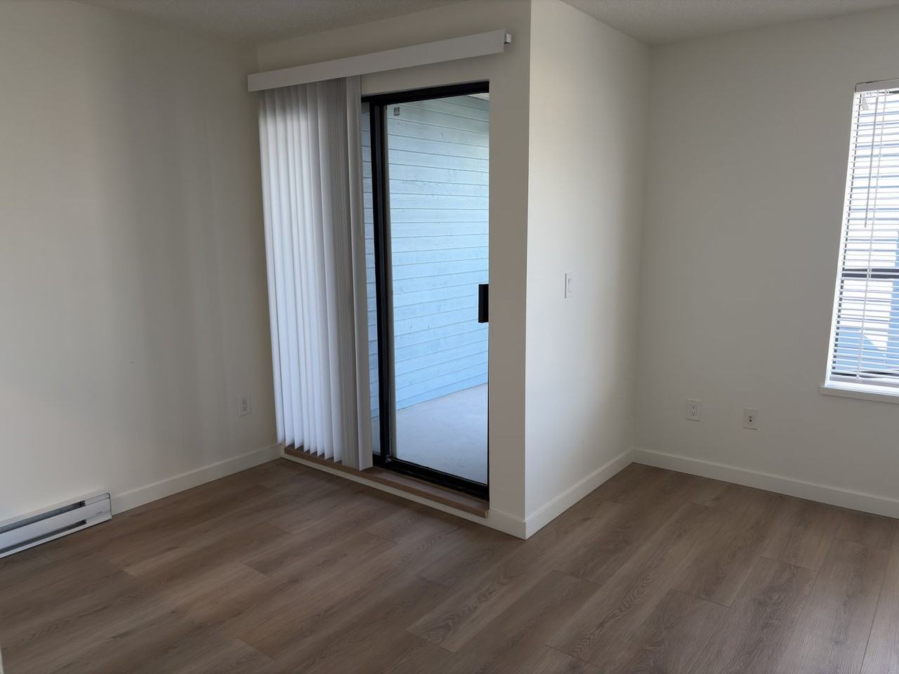 2225 Triumph St - Photo 2 of 9