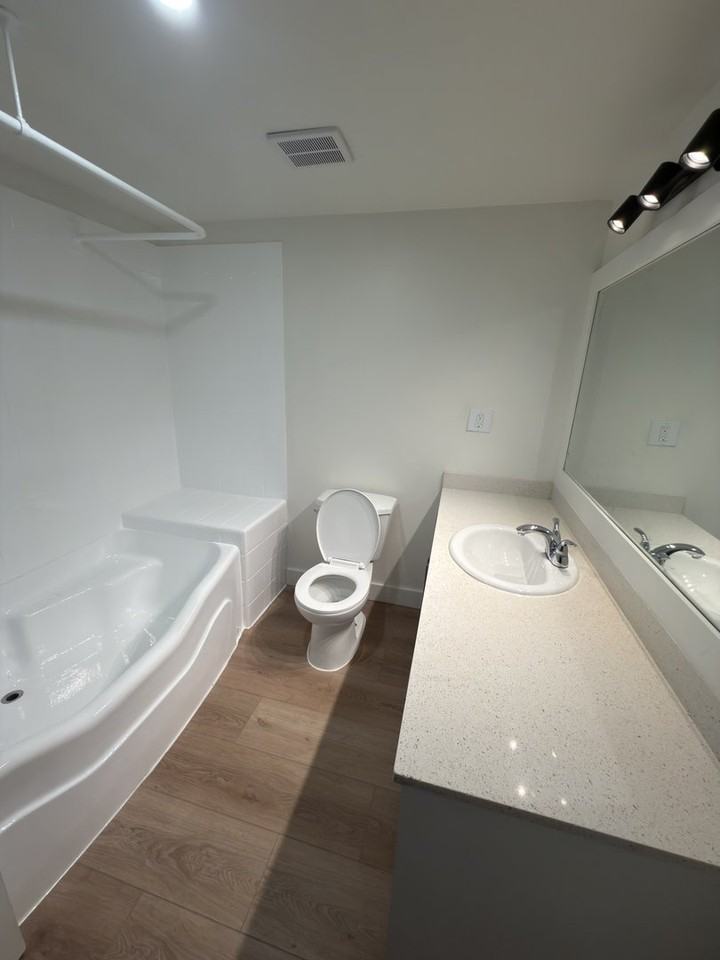 2225 Triumph St - Photo 7 of 9