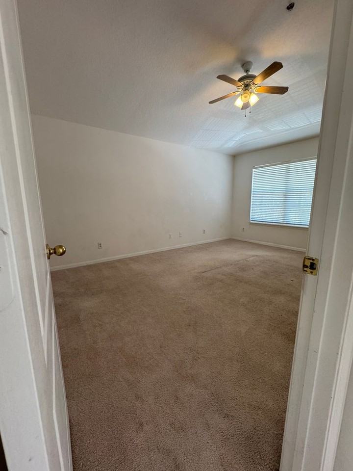 842 Ashworth Overlook Dr #C - Photo 7 of 10