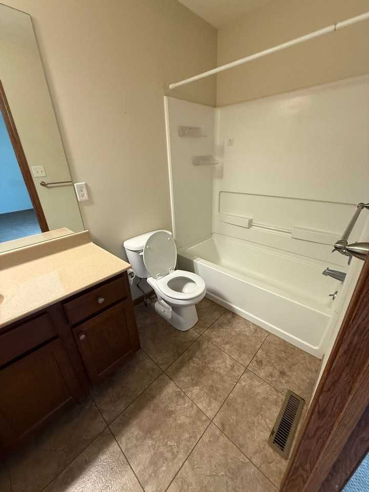 528 Grainfield St - Photo 5 of 10
