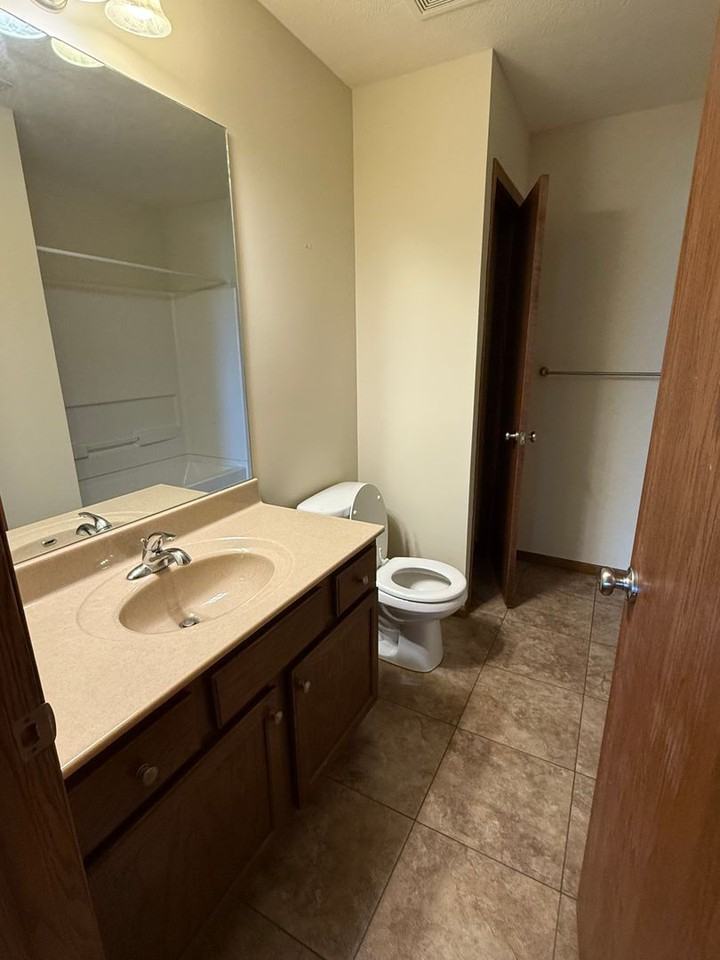 528 Grainfield St - Photo 7 of 10