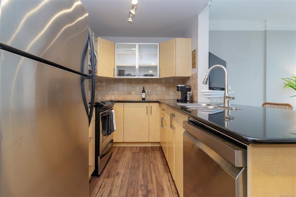 845 Yates Street #406 - Photo 4 of 19