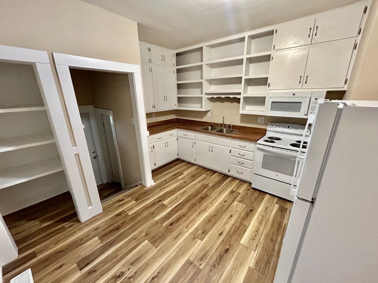 635 S Rotherwood Ave #1 - Photo 5 of 9