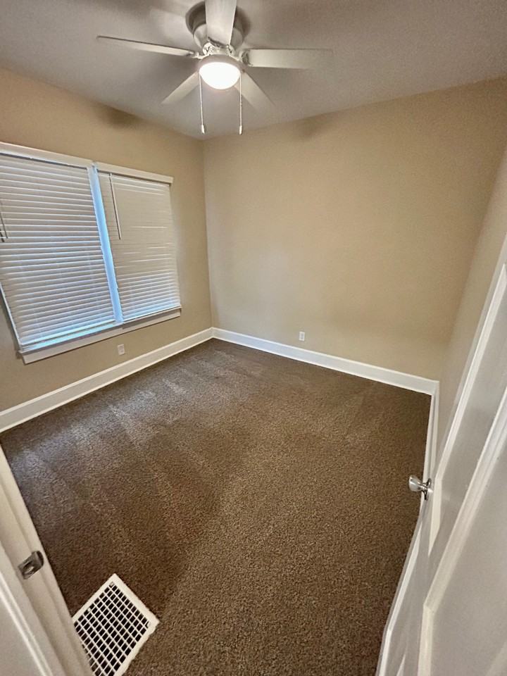 635 S Rotherwood Ave #1 - Photo 6 of 9