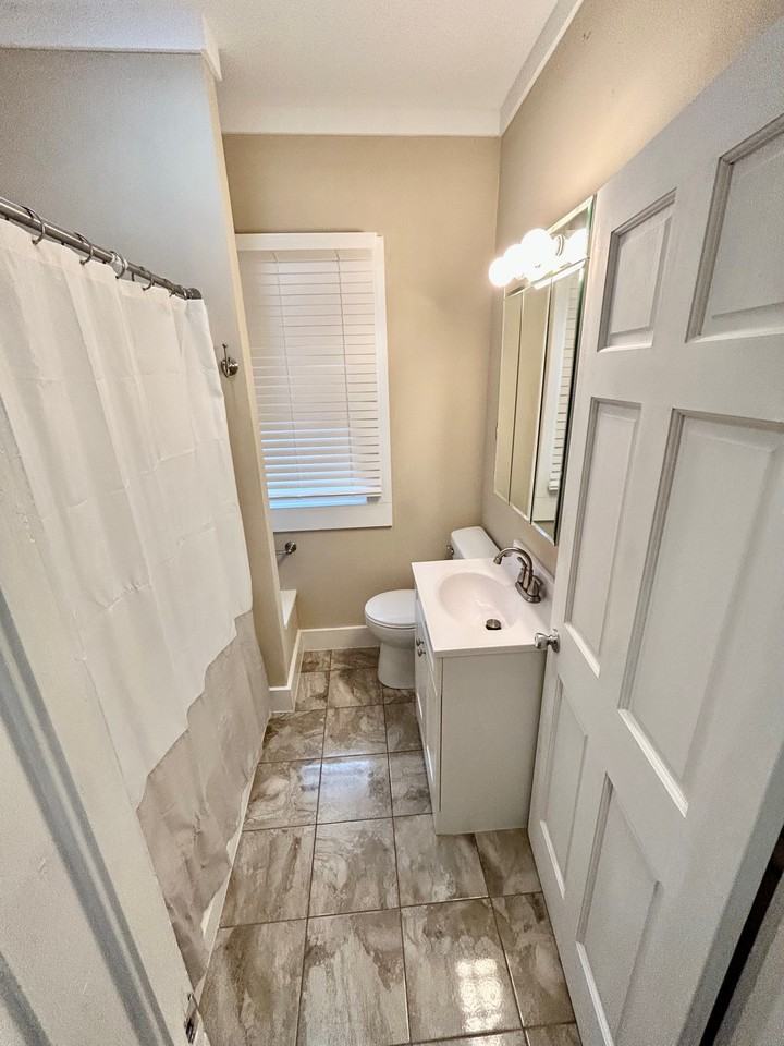 635 S Rotherwood Ave #1 - Photo 7 of 9
