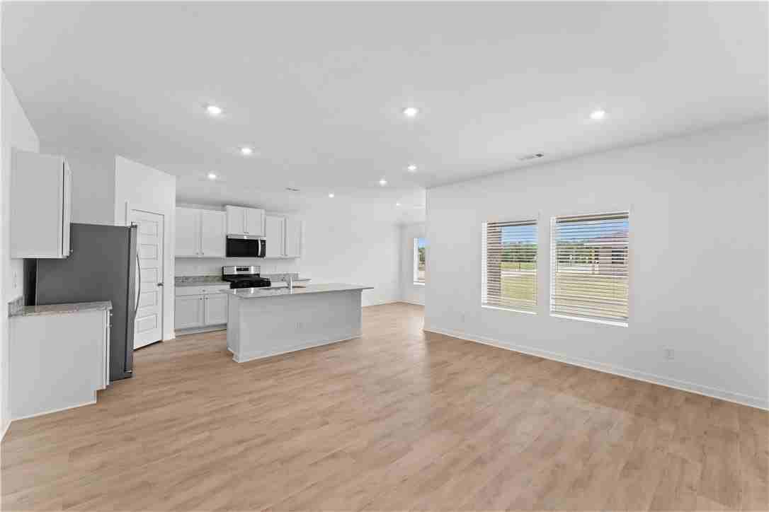 3060 Laredo Ln - Photo 2 of 33