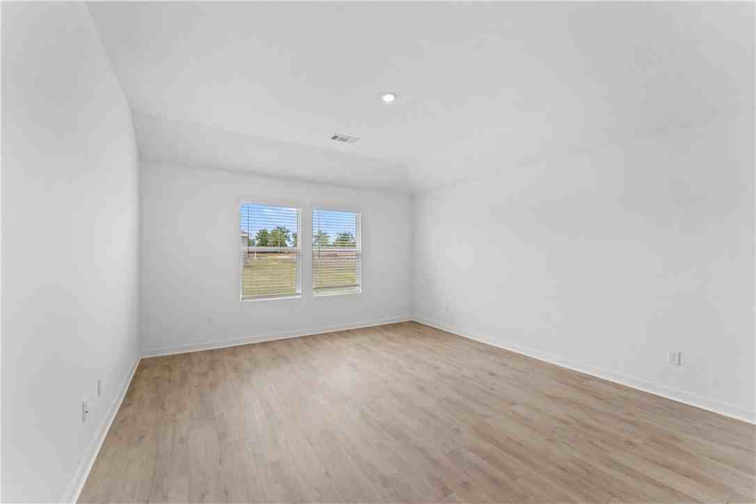 3060 Laredo Ln - Photo 7 of 33