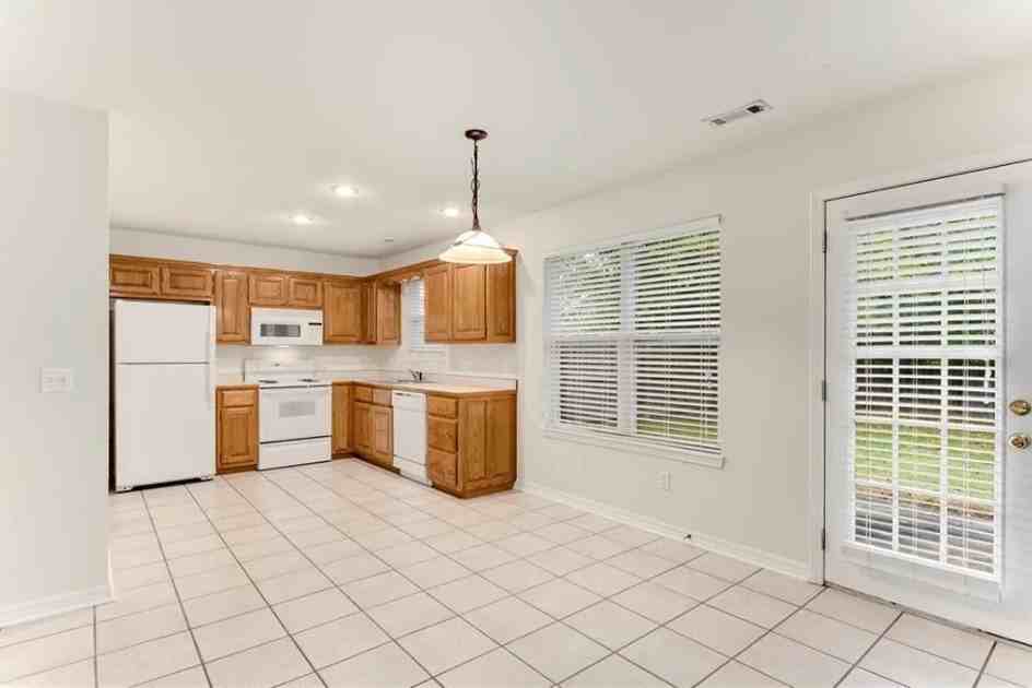 1480 E Masonic Dr - Photo 4 of 16