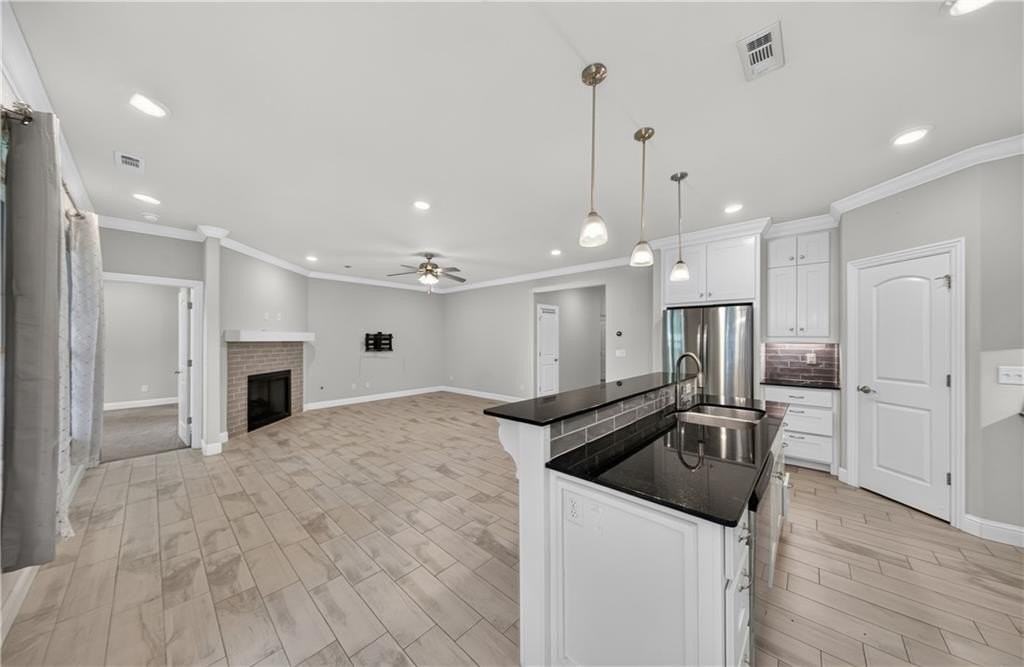 730 Winston Pl - Photo 5 of 31