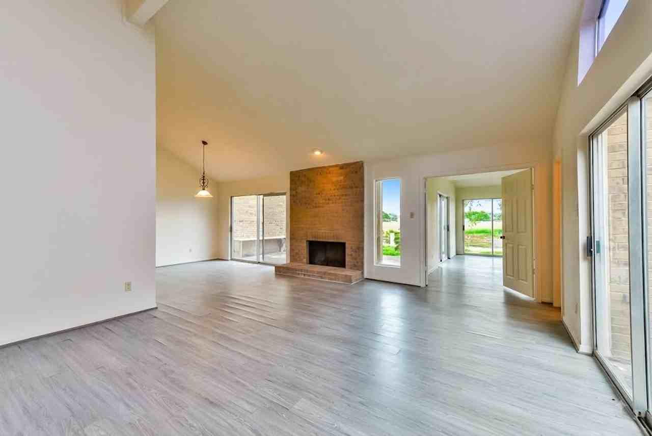 1811 Veranda Dr - Photo 3 of 15