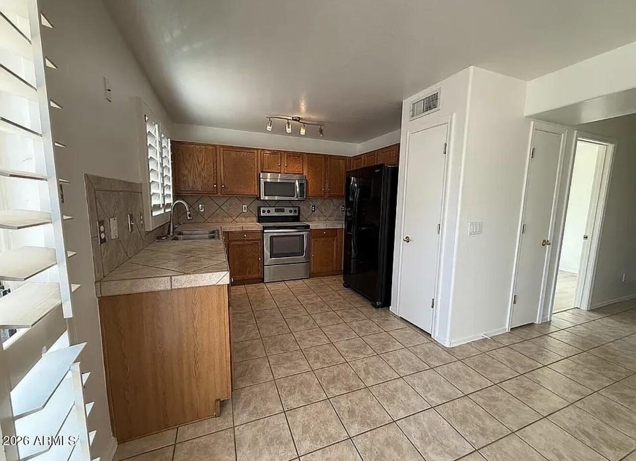 1338 E 10th Pl - Photo 4 of 19