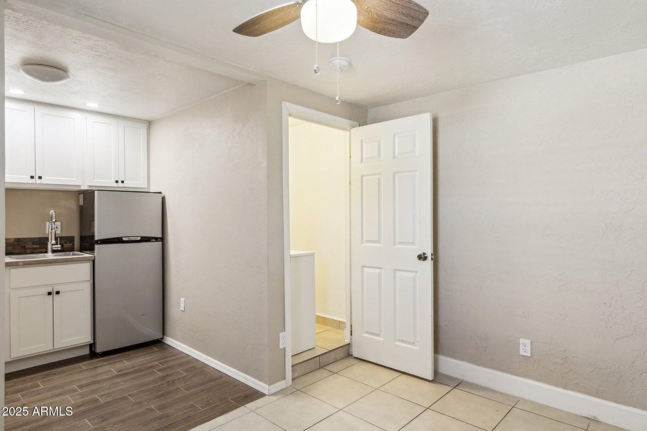 518 E Roanoke Ave #4 - Photo 4 of 10