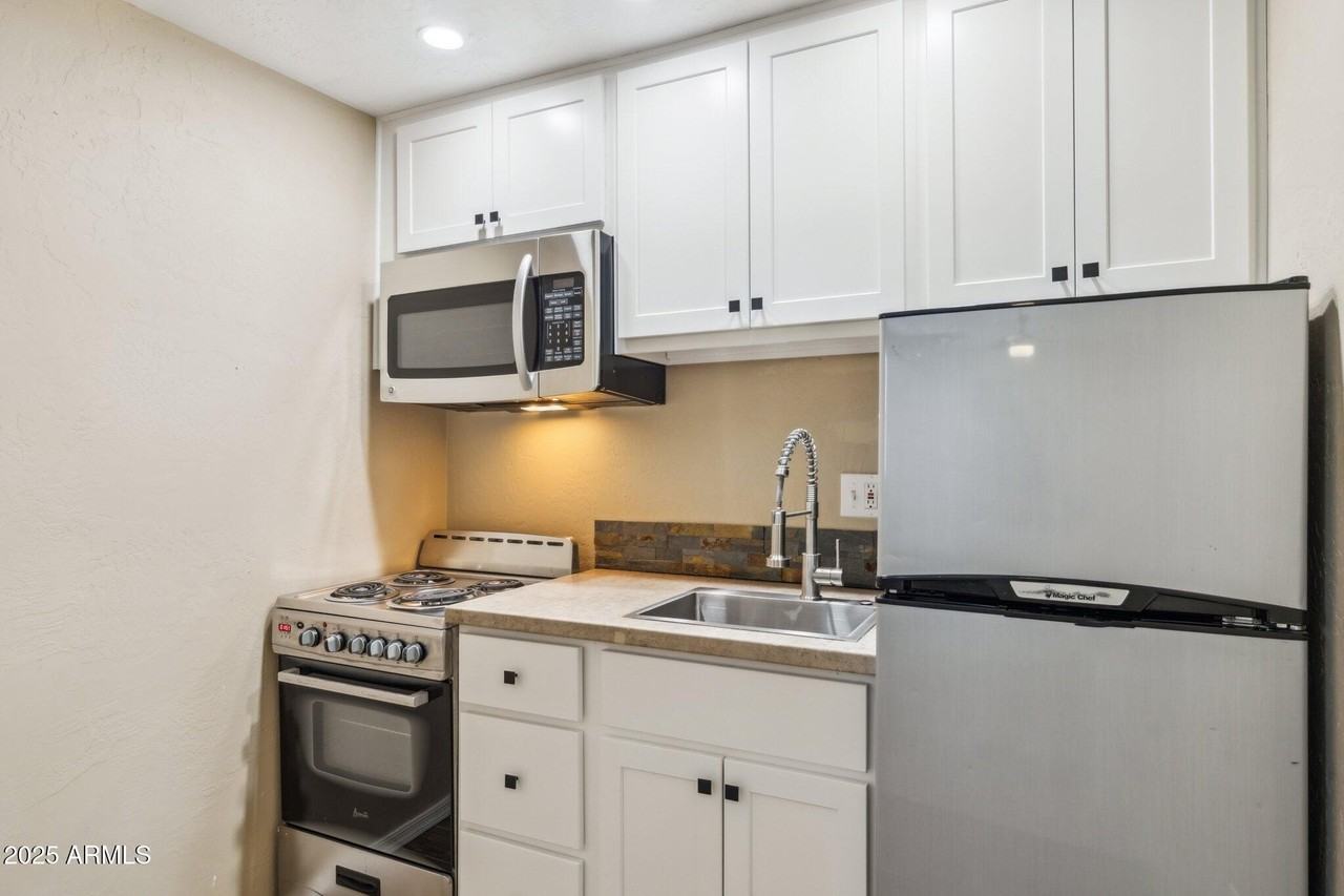 518 E Roanoke Ave #4 - Photo 5 of 10