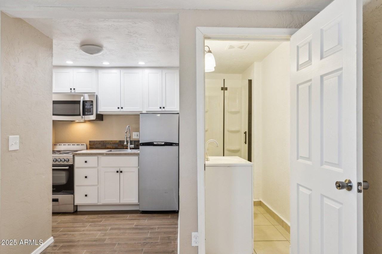 518 E Roanoke Ave #4 - Photo 6 of 10