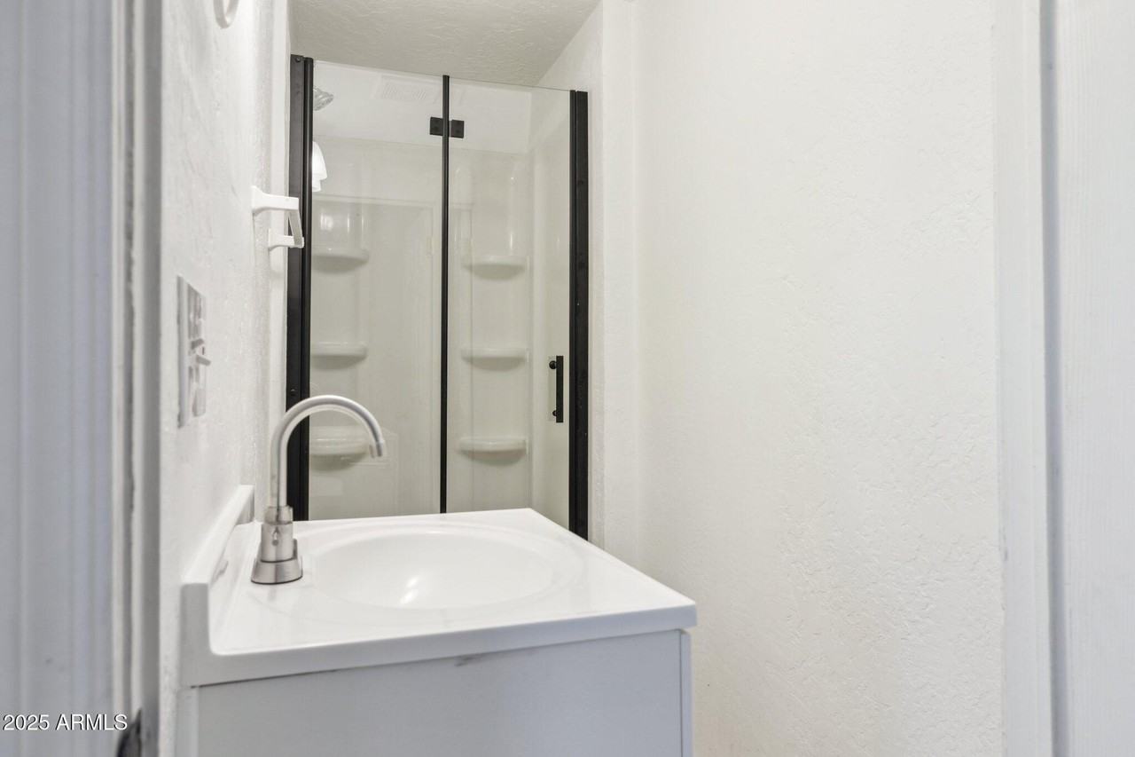 518 E Roanoke Ave #4 - Photo 7 of 10