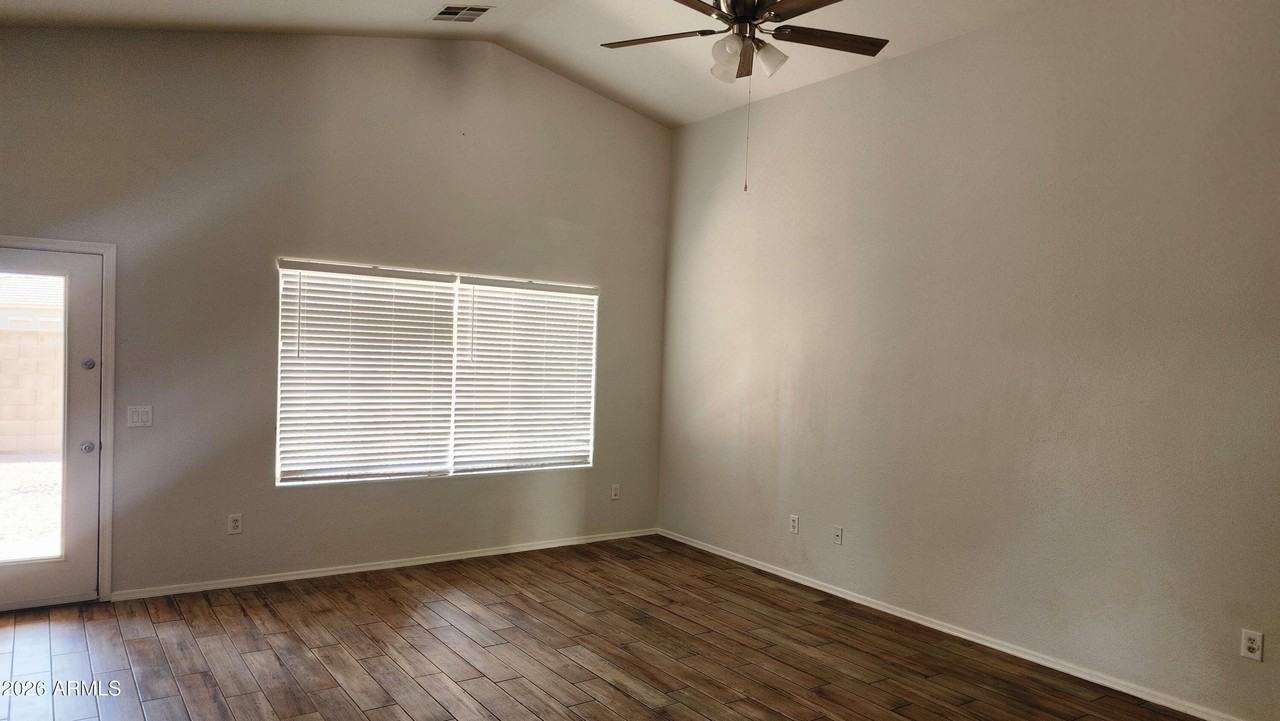 11229 W Chase Dr - Photo 7 of 13