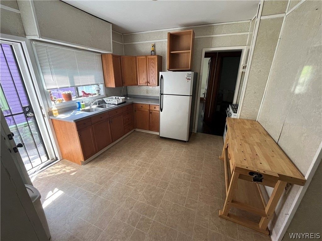 28 Livingston St - Photo 2 of 8