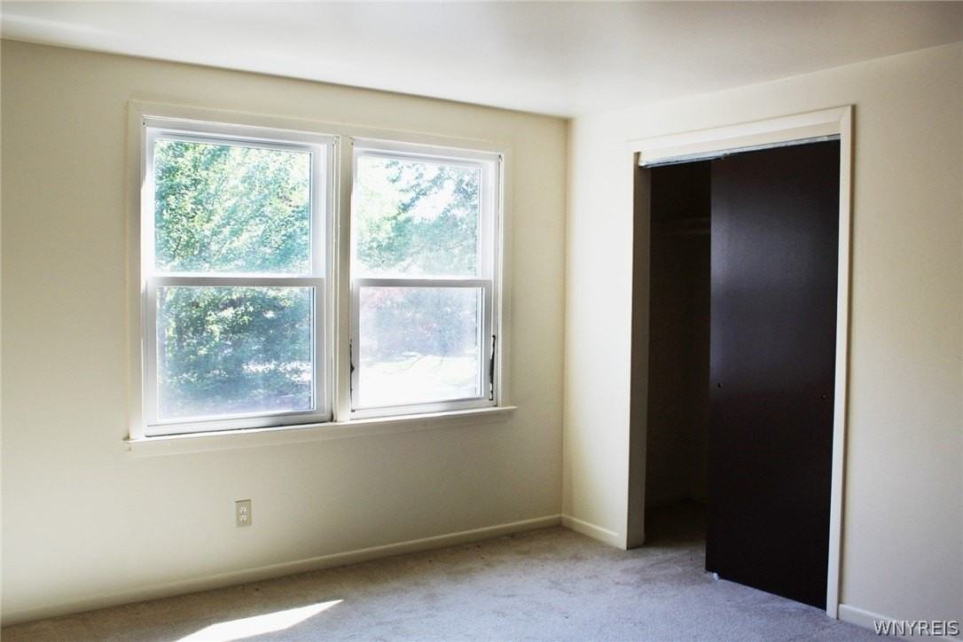 140 Ayrault Dr - Photo 4 of 11